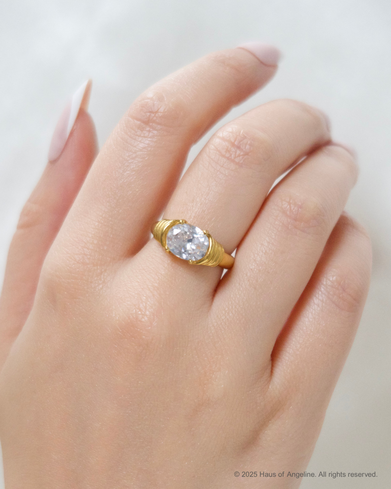 Bella Vintage Ring in White