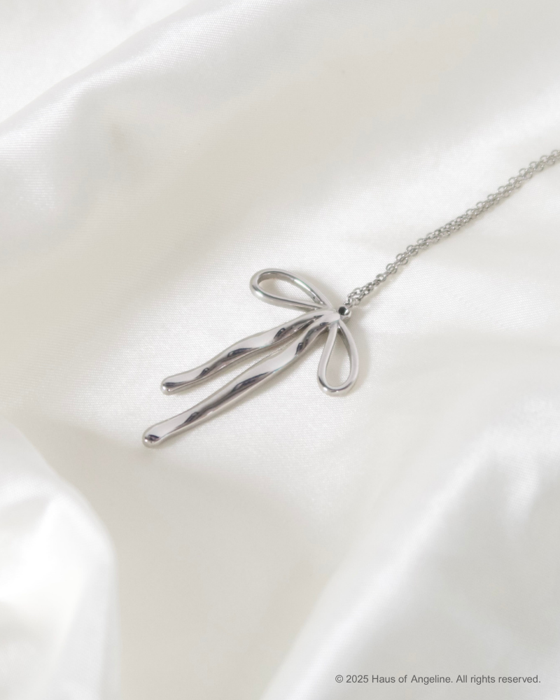 Ribbon Necklace in Silver