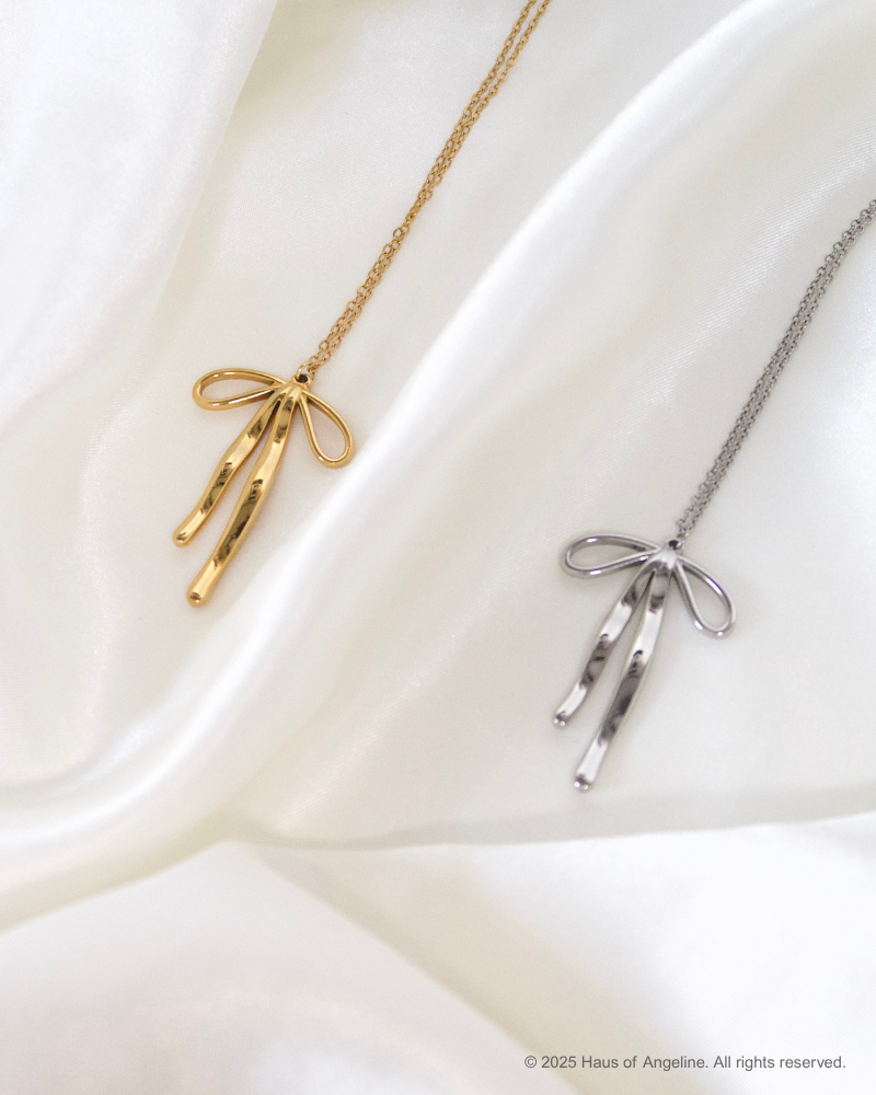 Ribbon Necklace in Gold