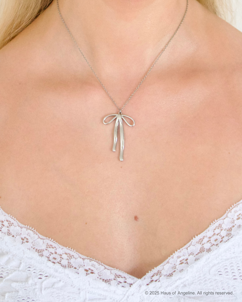 Ribbon Necklace in Silver
