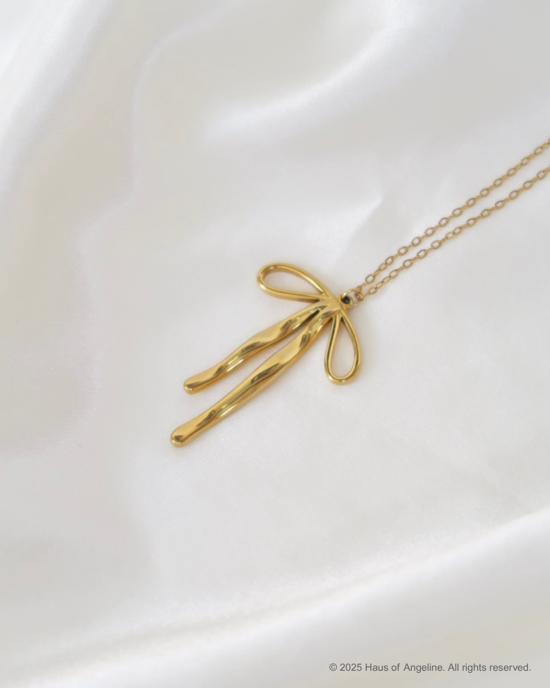 Ribbon Necklace in Gold
