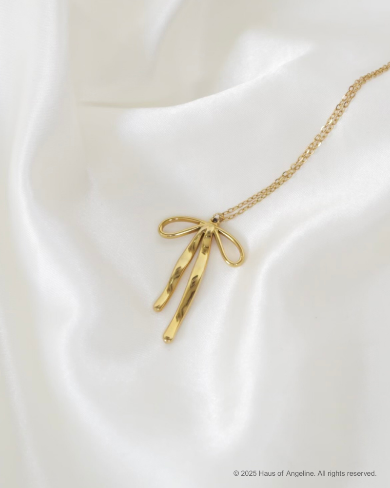Ribbon Necklace in Gold