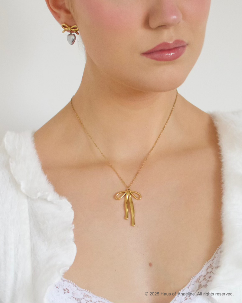 Ribbon Necklace in Gold