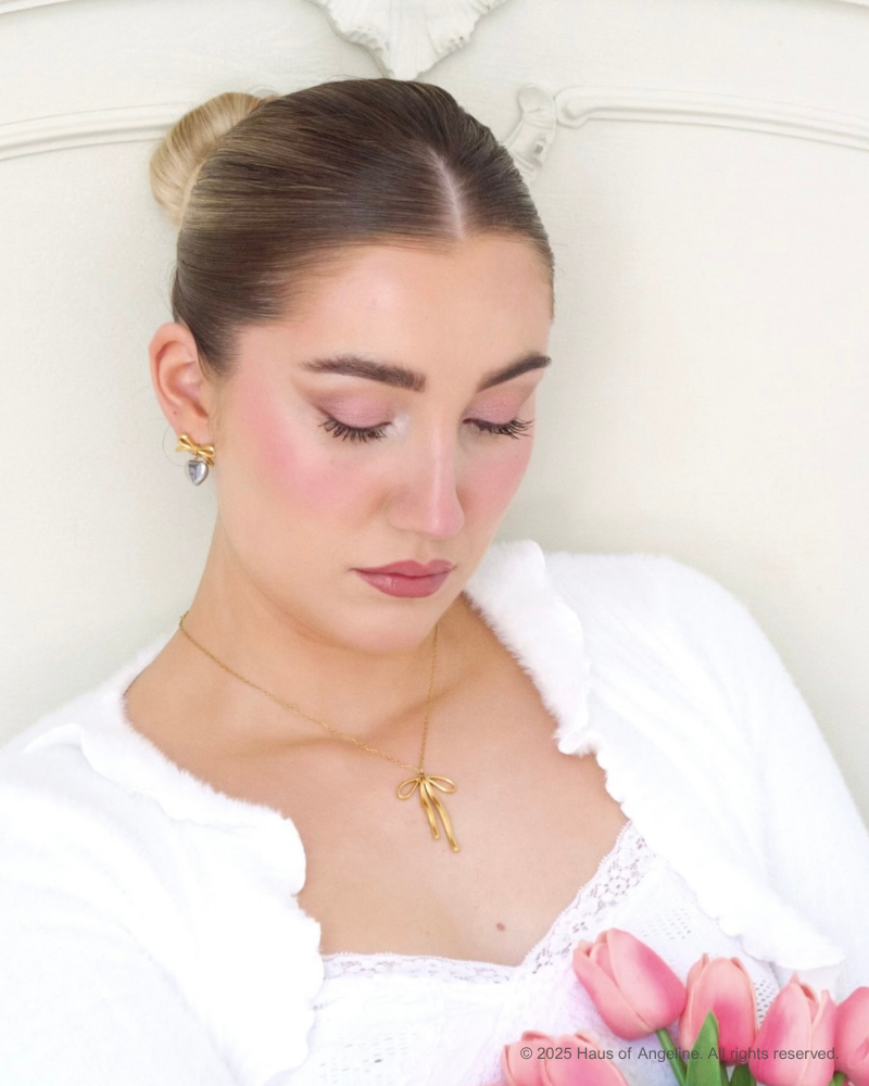 Ribbon Necklace in Gold