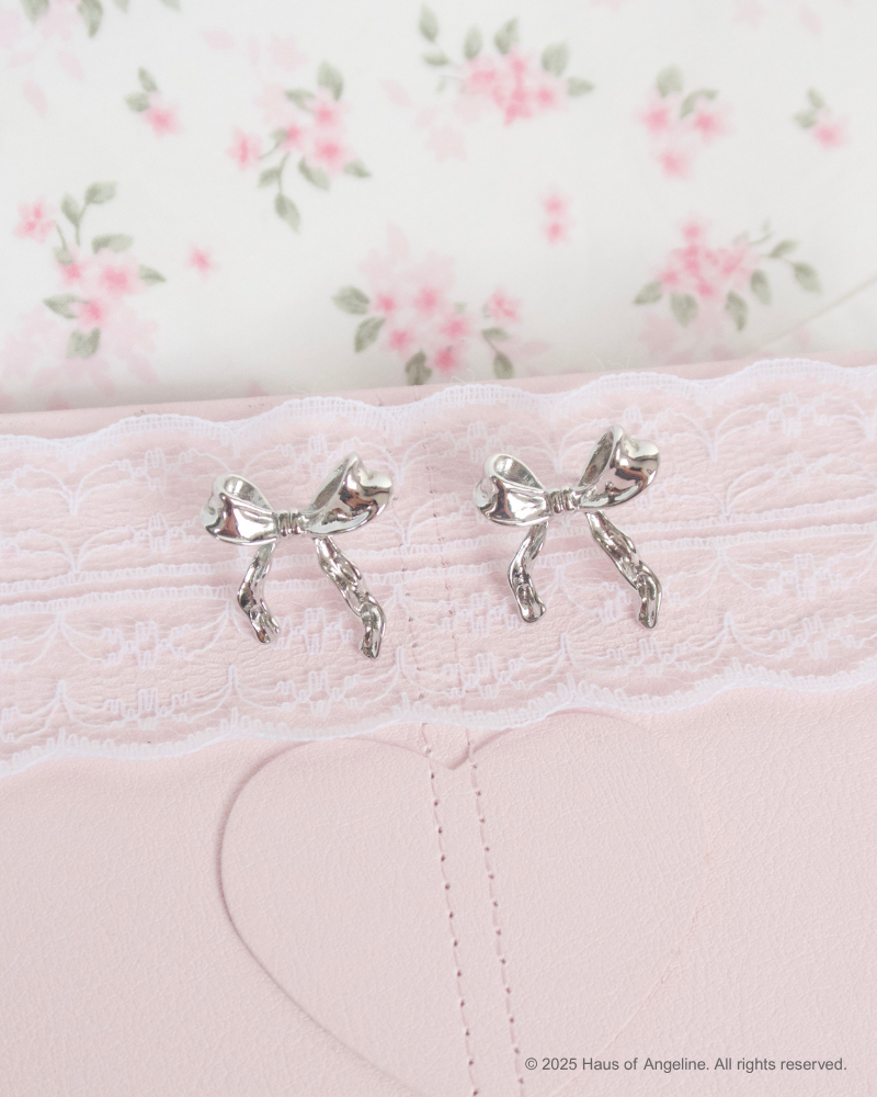 Babydoll Ribbon Earrings in Silver