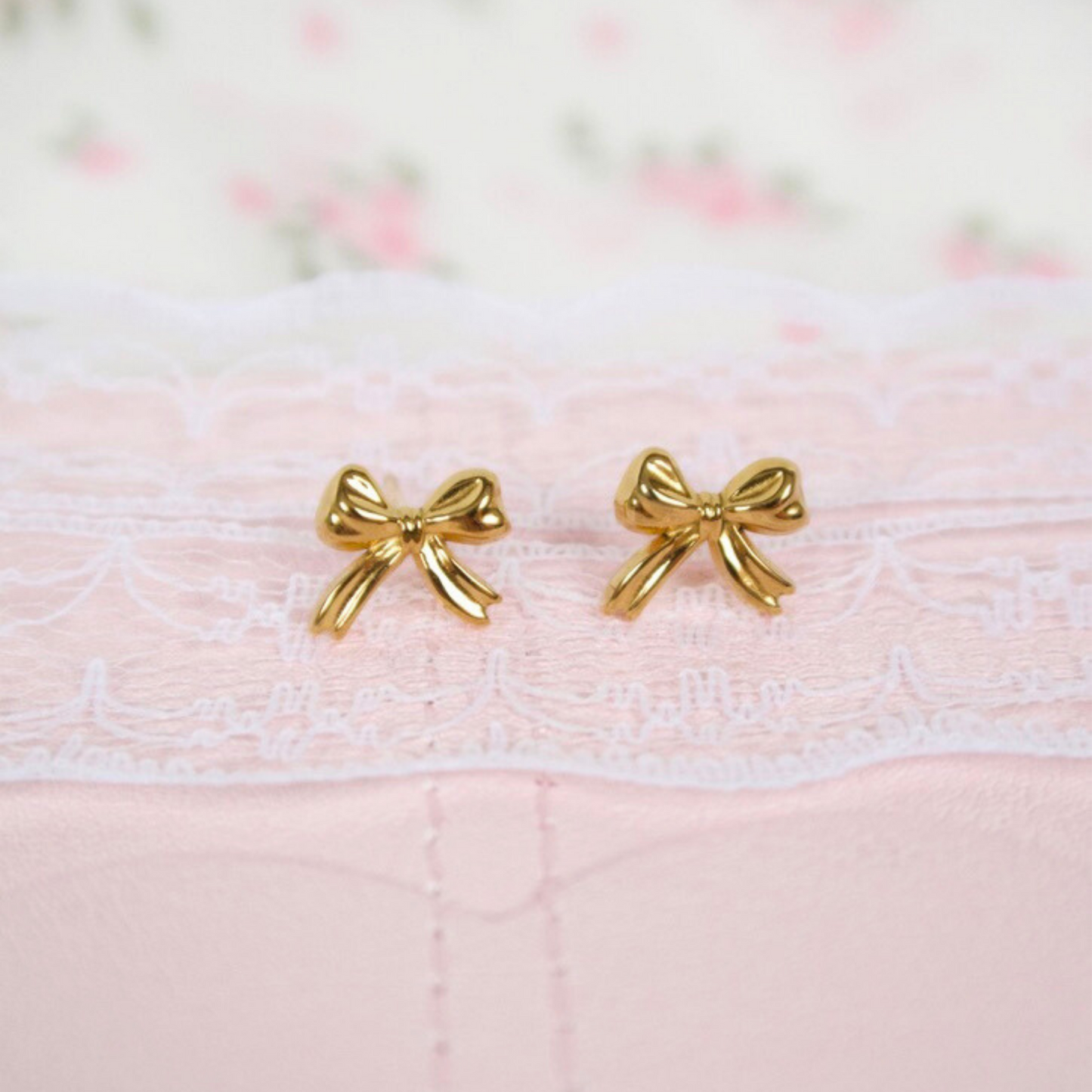 Small Ribbon Studs in Gold