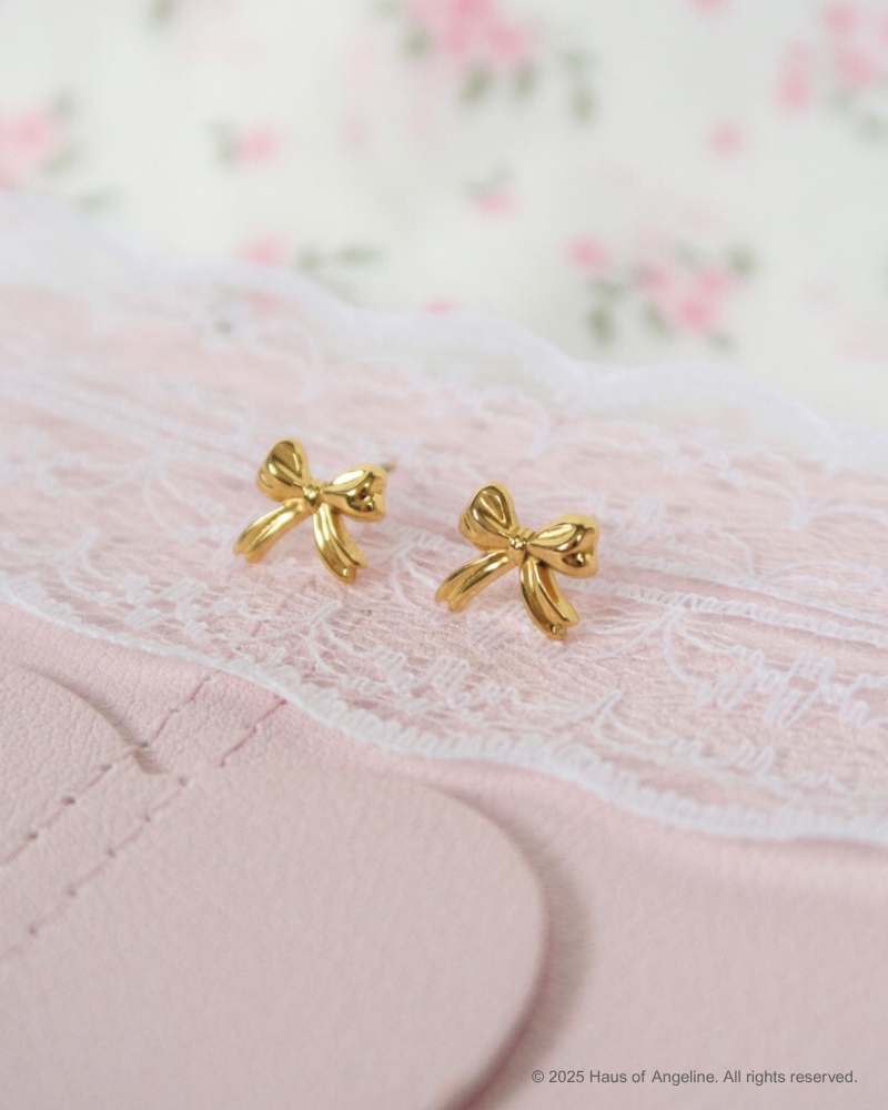 Small Ribbon Studs in Gold
