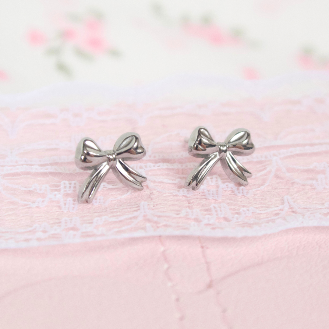 Small Ribbon Studs in Silver