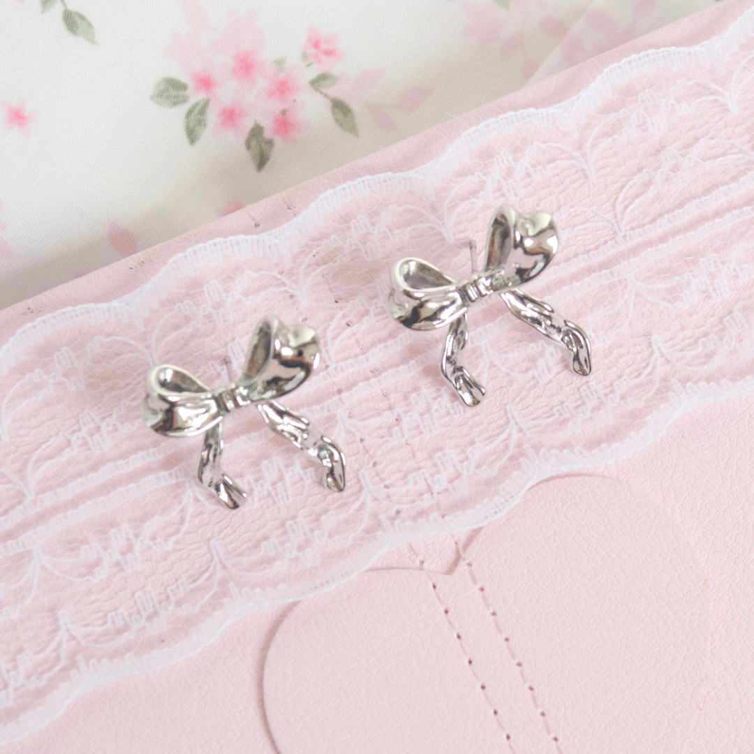 Babydoll Ribbon Earrings in Silver