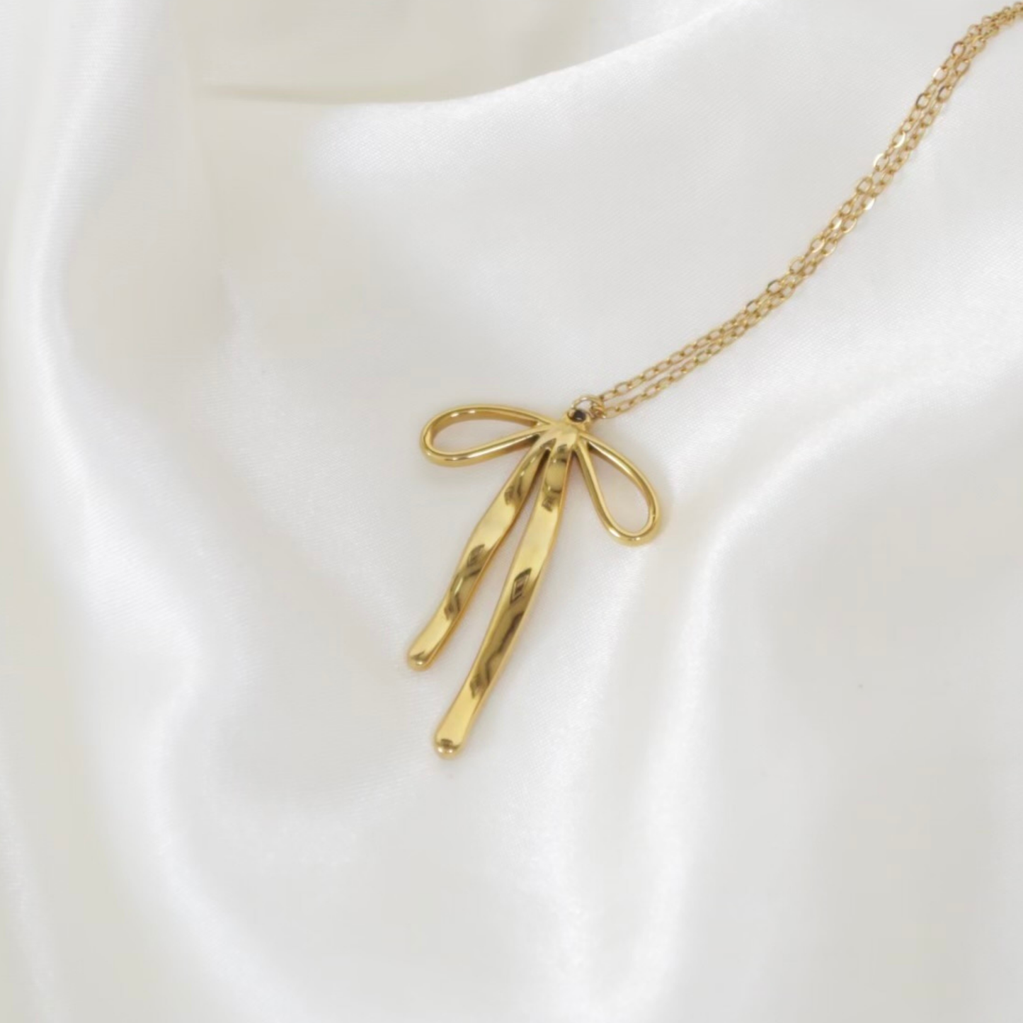 Ribbon Necklace in Gold