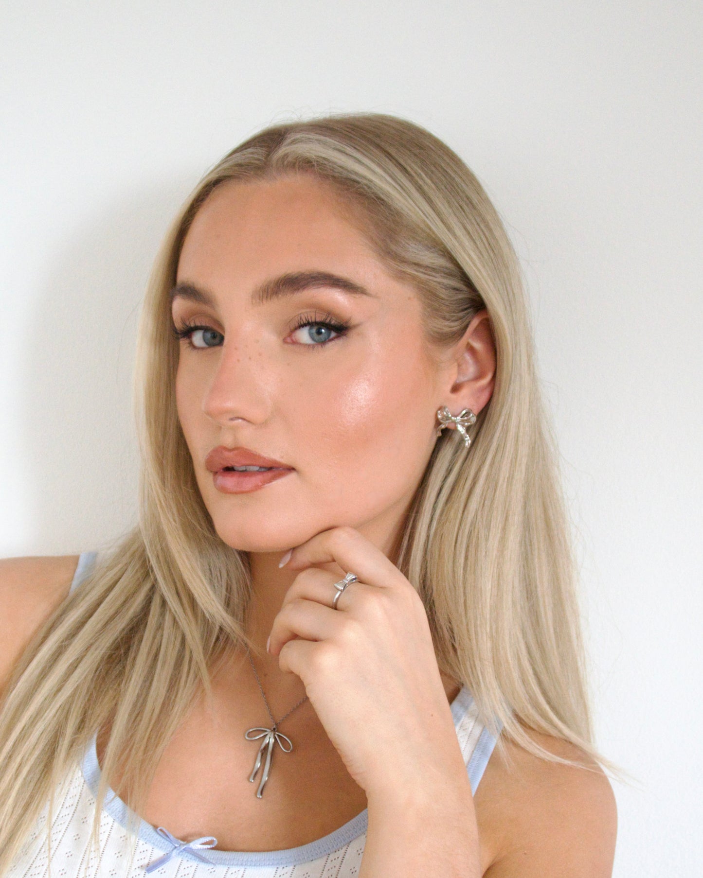 Babydoll Ribbon Earrings in Silver