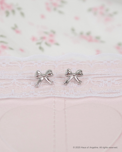 Small Ribbon Studs in Silver