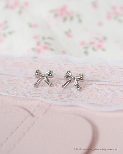 Small Ribbon Studs in Silver