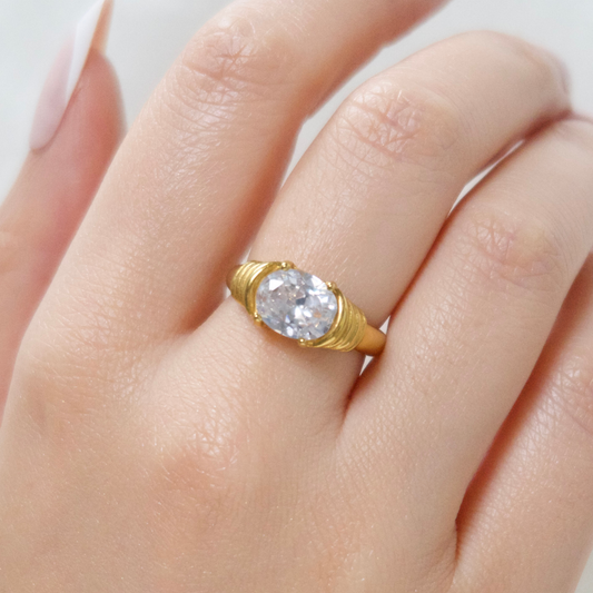 Bella Vintage Ring in White