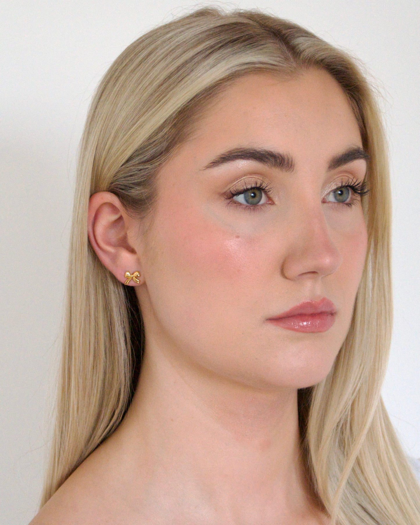 Small Ribbon Studs in Gold