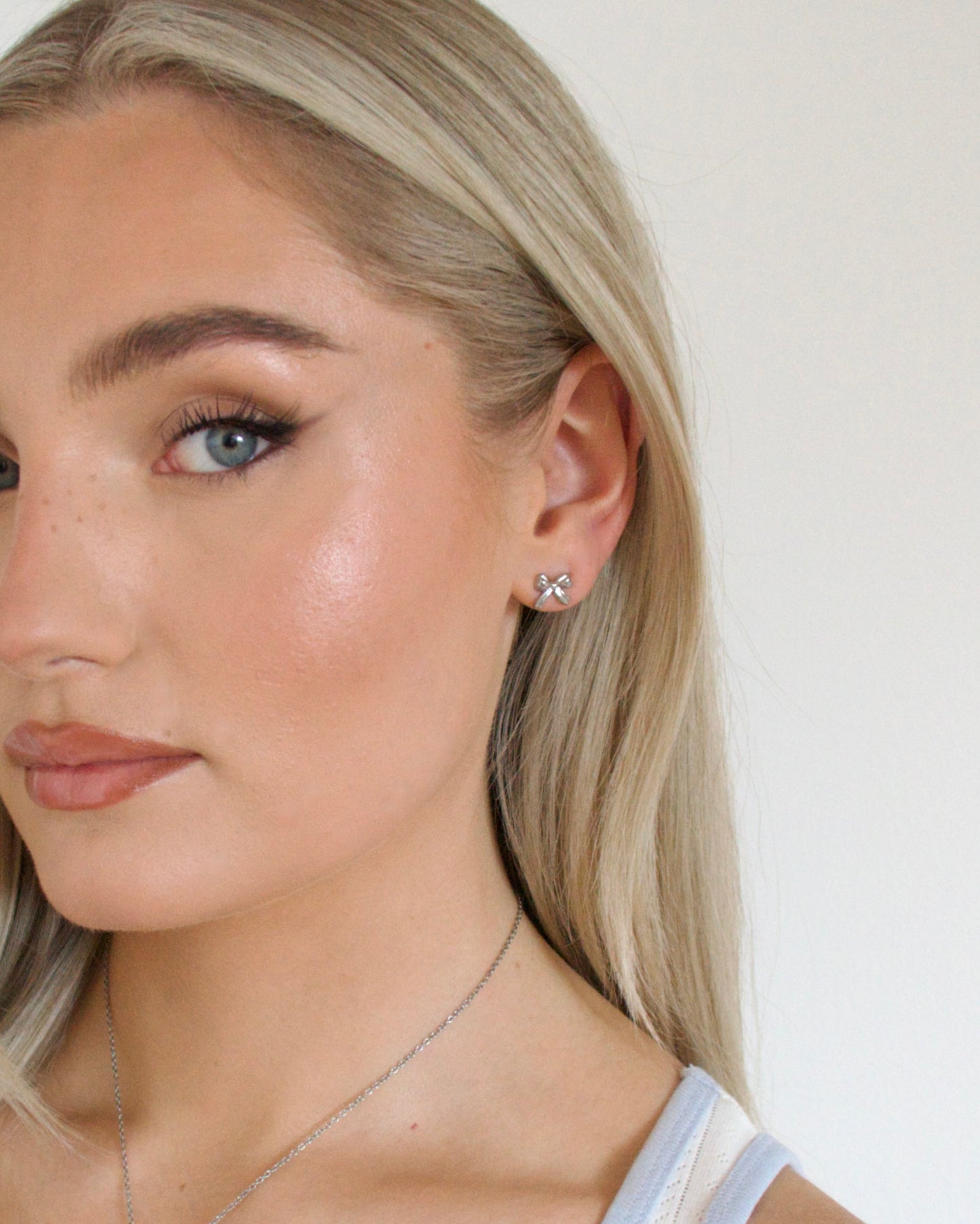 Small Ribbon Studs in Silver