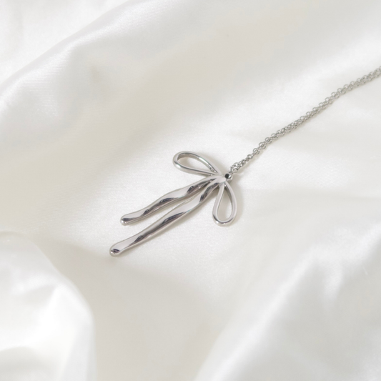 Ribbon Necklace in Silver